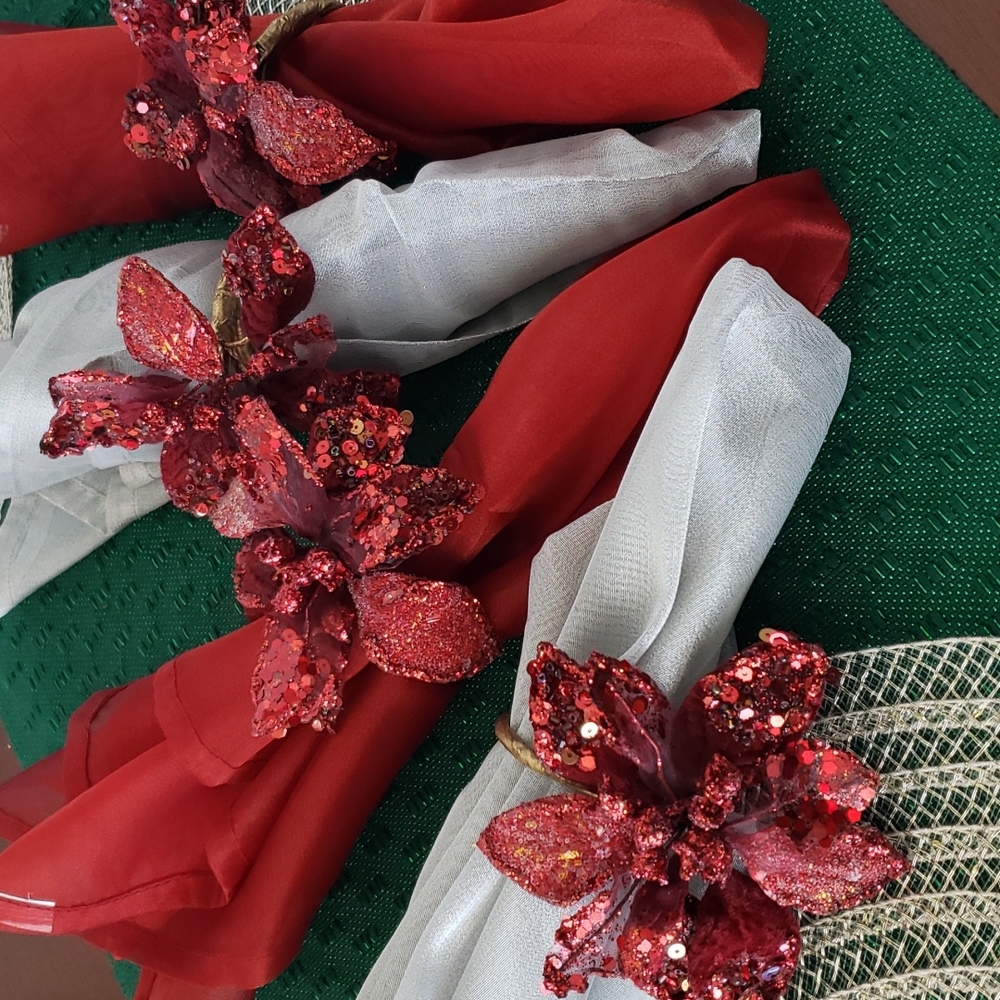 4 Xmas napkin rings poinsettias.  Red